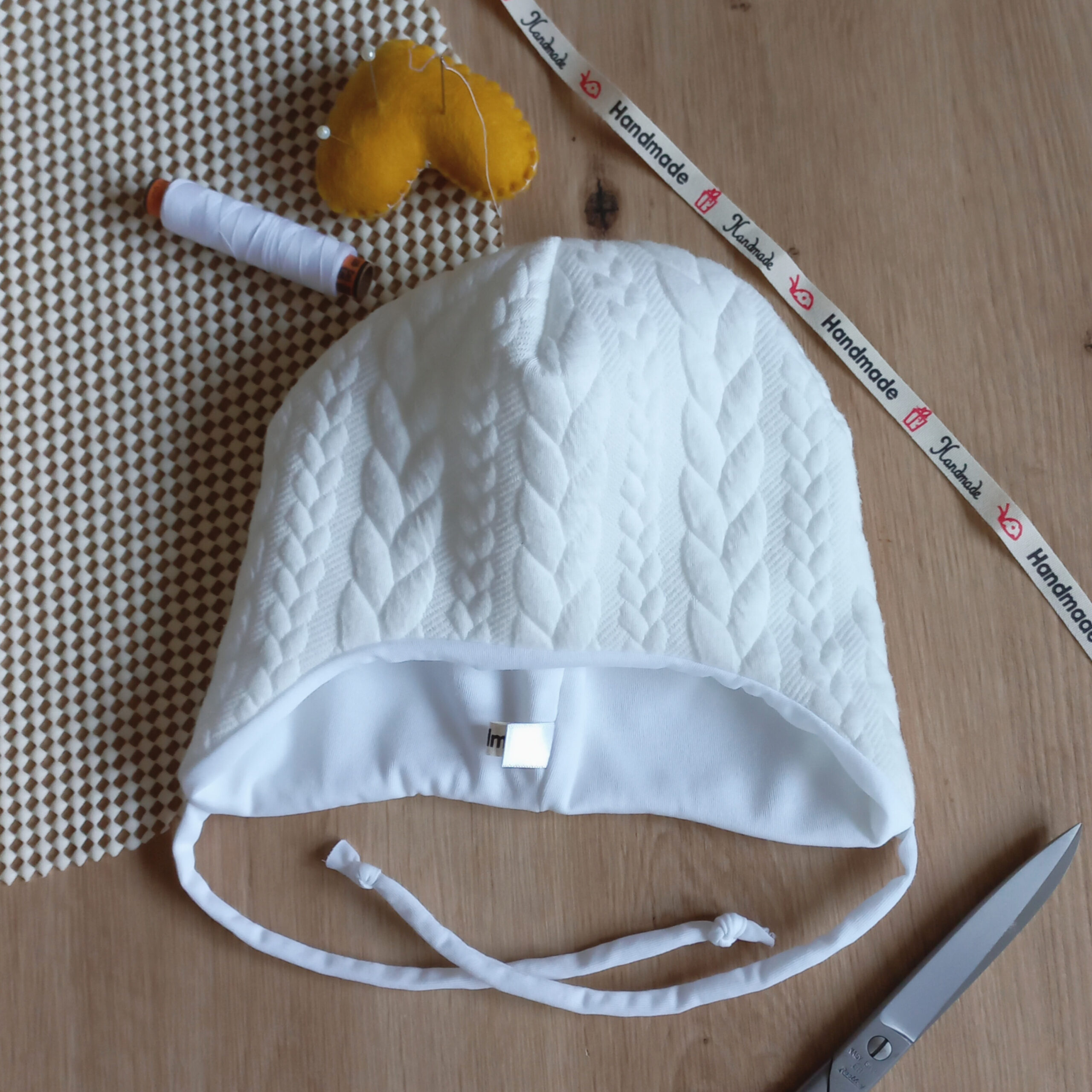 Téli megkötős gyerek sapka, babasapka